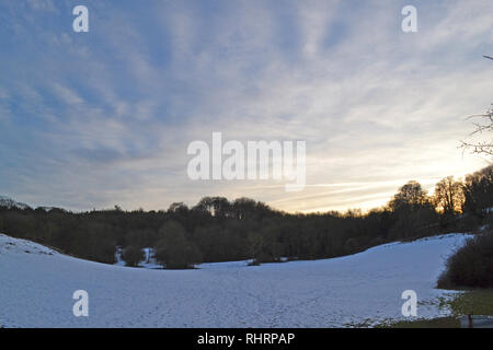 Snowy Szenen auf einem populären Spaziergang auf Fackenden, Magpie unten und Romney Straße von Shoreham, Kent, England. In der Nähe von kemsing und Otford. Kalter Tag, Feb. Stockfoto