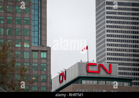 MONTREAL, KANADA - 9 November, 2018: CN Logo vor ihren Hauptsitz für Montreal, Quebec. Auch als Canadian National Railway bekannt, es ist die ma Stockfoto