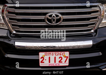 Kambodscha, Phnom Penh, Street 350, Phnom Penh Polizei Auto Kennzeichen auf Toyota Landcruiser Fahrzeug Stockfoto