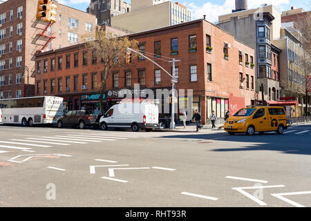 NEW YORK - ca. März 2016: New York City bei Tag. Die Stadt New York, oft als New York City oder New York, ist die bevölkerungsreichste Stadt Stockfoto