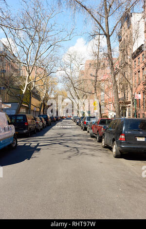 NEW YORK - ca. März 2016: New York City bei Tag. Die Stadt New York, oft als New York City oder New York, ist die bevölkerungsreichste Stadt Stockfoto