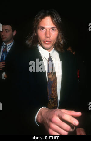 LOS ANGELES, Ca - 8. Dezember: Schauspieler Eric Thal besucht die "Sechs Grade der Trennung" Los Angeles Premiere am 8. Dezember 1993 im Los Angeles County Museum für Kunst (LACMA) in Los Angeles, Kalifornien. Foto von Barry King/Alamy Stock Foto Stockfoto