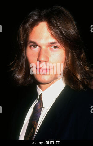 LOS ANGELES, Ca - 8. Dezember: Schauspieler Eric Thal besucht die "Sechs Grade der Trennung" Los Angeles Premiere am 8. Dezember 1993 im Los Angeles County Museum für Kunst (LACMA) in Los Angeles, Kalifornien. Foto von Barry King/Alamy Stock Foto Stockfoto