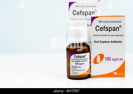 CHONBURI, Thailand - 29. JULI 2018: Cefspan 100 mg/5 ml. Mündliche Cephem Antibiotikum. Cefixime Pulver zur Herstellung einer Suspension zum Einnehmen 30 ml der rekonstituierten Lösung enthält. Antibiot Stockfoto