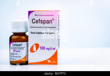 CHONBURI, Thailand - 29. JULI 2018: Cefspan 100 mg/5 ml. Mündliche Cephem Antibiotikum. Cefixime Pulver zur Herstellung einer Suspension zum Einnehmen 30 ml der rekonstituierten Lösung enthält. Antibiot Stockfoto