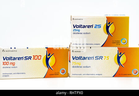 CHONBURI, Thailand - August 3, 2018: Voltaren 25 mg, 75 mg, 100 mg Diclofenac-natrium Produkt von Novartis. Von Novartis, die Türkei für Novatis hergestellt Stockfoto