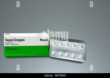 CHONBURI, Thailand - August 3, 2018: Reparil-Dragees. Aescin 20 mg magensaftresistente Filmtabletten Produkt von Meda Pharma (Thailand). Von Madaus Gmb hergestellt Stockfoto