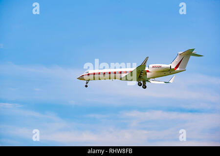 Hongkong - Juni 04, 2015: Die Gulfstream V Flugzeug Landung am Flughafen Hong Kong. Die Gulfstream V (oder G-V oder GV) ist ein Business Jet Flugzeuge produziert Stockfoto