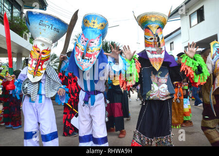 LOEI, THAILAND - 25. JUNI 2017: Phi Ta Khon-Festival ist eine Art von maskierten Prozession am ersten Tag der dreitägigen Buddhistischen Verdienst gefeiert - Ferienwohnung k Stockfoto