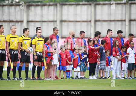 Curitiba, Brasilien. 03 Feb, 2019. Abfahrt zwischen CA Paranaense und Parana Clube im Stadion Durival Britto in Curitiba PR statt. Credit: Ezequiel J. Prestes/FotoArena/Alamy leben Nachrichten Stockfoto