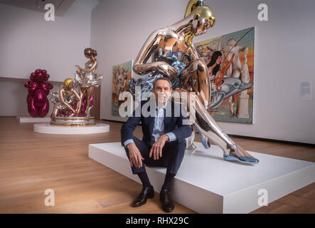 Das Ashmolean Museum, Oxford, UK. 4. Feb 2019. Künstler Jeff Koons im Ashmolean Museum, Oxford, vor der Eröffnung der großen Ausstellung, Jeff Koons im Ashmolean. Dargestellt mit Sitz Ballerina. Credit: Richard Höhle/Alamy leben Nachrichten Stockfoto