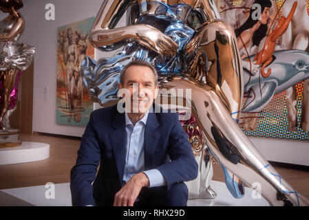 Das Ashmolean Museum, Oxford, UK. 4. Feb 2019. Künstler Jeff Koons im Ashmolean Museum, Oxford, vor der Eröffnung der großen Ausstellung, Jeff Koons im Ashmolean. Dargestellt mit Sitz Ballerina. Credit: Richard Höhle/Alamy leben Nachrichten Stockfoto