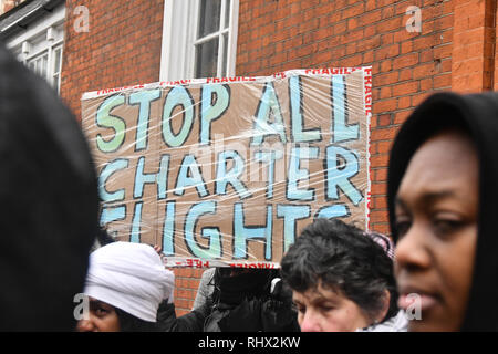 London, Großbritannien. 4. Feb 2019. Die jamaikanische Gemeinschaft Protest gegen die Regierung Jamaikas, die wie eine britische Imperial slave Absprachen mit der Britischen govreanment Deportation von 36 jamaikanische Leben in Großbritannien, seit sie ein Kind ist. Einige sogar Ehe mit einem englischen Frau und Kinder haben. Die Demonstranten fordern die Regierung auf, die Jamaika Charterflug nach Jamaika auf Mittwoch, 6. Februar 2019 außerhalb der Kommission von Jamaika, London 1 Prince Consort Road, London, UK abzulehnen. Bild Capital/Alamy leben Nachrichten Stockfoto