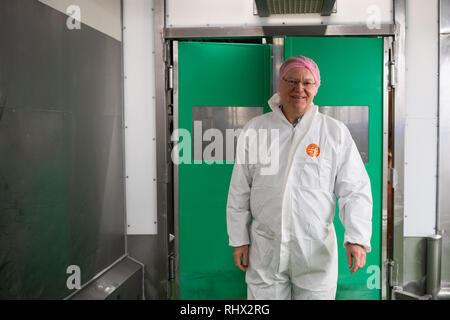 Garrel, Deutschland. 04 Feb, 2019. Stephan Weil (SPD), Ministerpräsident von Niedersachsen, steht in der Böseler-Goldschmaus Schlachthof. Credit: mohssen Assanimoghaddam/dpa/Alamy leben Nachrichten Stockfoto