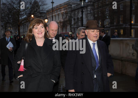 London, Großbritannien. 4 Feb, 2019. Nicky Morgan MP, Damian Green MP und Iain Duncan Smith MP verlassen das Cabinet Office nach einem Treffen. Credit: George Cracknell Wright/Alamy leben Nachrichten Stockfoto