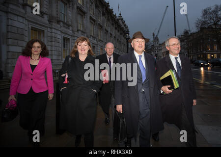 London, Großbritannien. 4 Feb, 2019. Nicky Morgan MP, Damian Green MP und Iain Duncan Smith MP verlassen das Cabinet Office nach einem Treffen. Credit: George Cracknell Wright/Alamy leben Nachrichten Stockfoto