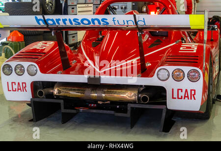 Silverstone Northamptonshire. 4. Feb 2019. Veteranen und Familie Mitglieder genießen die schnellen Autos, die in der Startaufstellung McLaren, Porsche, Mercedes, Audi an der Internationalen Super Sportwagen Stromkreis Teil der Mission Motorsport event. Credit: Clifford Norton/Alamy leben Nachrichten Stockfoto