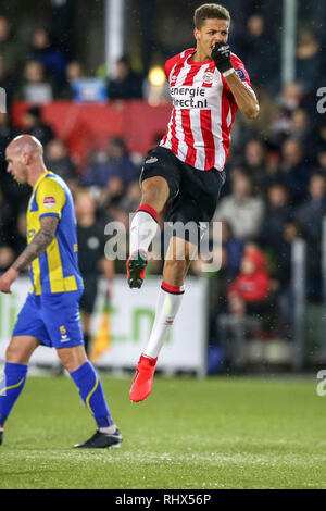 EINDHOVEN, 04-02-2019, De Herdgang, Keuken Kampioen Divisie, Jong PSV-Top Oss, Saison 2018 / 2019, Jong PSV player Justin Lonwijk sein Ziel während des Spiels Jong PSV-Top Oss feiern Stockfoto