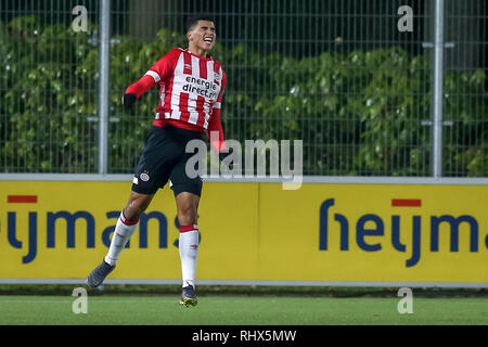 EINDHOVEN, 04-02-2019, De Herdgang, Keuken Kampioen Divisie, Jong PSV-Top Oss, Saison 2018 / 2019, Jong PSV player Zakaria Aboukhlal sein Ziel Feiern während des Spiels Jong PSV-Top Oss (3-1) Stockfoto