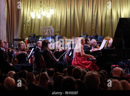 Prag, Tschechische Republik. 4 Feb, 2019. Die ukrainische Pianistin Valentina Lisitsa führt bei einem Benefiz Konzert erinnern Sie im Film Musik Prag 2019 Festival in Prag, Tschechische Republik, am Montag, 4. Februar 2019. Quelle: Michal Krumphanzl/CTK Photo/Alamy leben Nachrichten Stockfoto