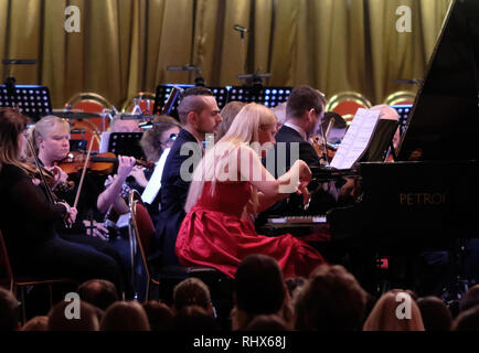 Prag, Tschechische Republik. 4 Feb, 2019. Die ukrainische Pianistin Valentina Lisitsa führt bei einem Benefiz Konzert erinnern Sie im Film Musik Prag 2019 Festival in Prag, Tschechische Republik, am Montag, 4. Februar 2019. Quelle: Michal Krumphanzl/CTK Photo/Alamy leben Nachrichten Stockfoto