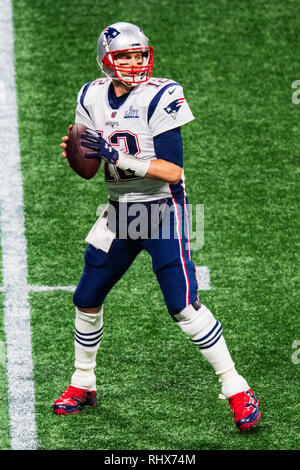 New England Patriots Quarterback Tom Brady (12) während des Super Bowl LIII zwischen den Los Angeles Rams und die New England Patriots am Sonntag, den 3. Februar 2019 bei Mercedes-Benz-Stadion in Atlanta, GA. Jakob Kupferman/CSM Stockfoto