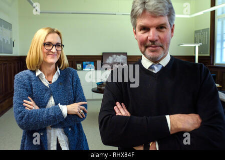 Berlin, Deutschland. 22 Jan, 2019. Margarete Koppers (L-R), Attorney General von Berlin, und Sjors Kamstra, Attorney General, stehen zusammen in ihrem Büro im Büro der Berliner Generalstaatsanwalt. (Dpa-Geschichte-Clan Kriminalität in Berlin vom 05.02.2019) Credit: Gregor Fischer/dpa/Alamy leben Nachrichten Stockfoto