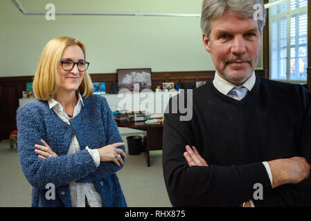 Berlin, Deutschland. 22 Jan, 2019. Margarete Koppers (L-R), Attorney General von Berlin, und Sjors Kamstra, Attorney General, stehen zusammen in ihrem Büro im Büro der Berliner Generalstaatsanwalt. (Dpa-Geschichte-Clan Kriminalität in Berlin vom 05.02.2019) Credit: Gregor Fischer/dpa/Alamy leben Nachrichten Stockfoto