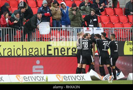 Sandhausen, Deutschland. 03 Feb, 2019. firo: 03.02.2019, Fußball, 2.Bundesliga, Saison 2018/2019, SV Sandhausen - VfL Bochum 3:0 Jubel Sandhausen mit knipping zu den Zuschauern, Verwandte | Verwendung der weltweiten Kredit: dpa/Alamy leben Nachrichten Stockfoto