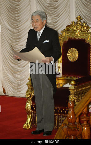 Tokio, Japan. 29 Okt, 2012. Kaiser Akihito erklärt die Eröffnung einer einmonatigen außerordentliche Diät Sitzung in einer traditionellen Zeremonie am oberen Haus in Tokio am Montag, 29. Oktober 2012. Credit: Natsuki Sakai/LBA/Alamy leben Nachrichten Stockfoto