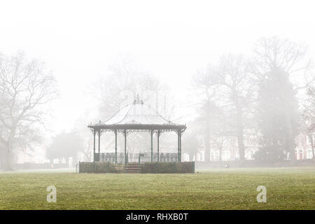 Northampton. Großbritannien am 5.Februar 2019. Die Band stand in der Top Park am Vormittag in den Nebel. Credit: Keith J Smith./Alamy leben Nachrichten Stockfoto