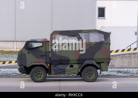 Burg, Deutschland - Januar 23, 2019: Blick auf eine Bundeswehr Armee Fahrzeug des Typs ESK Mungo am Straßenrand geparkt. Stockfoto