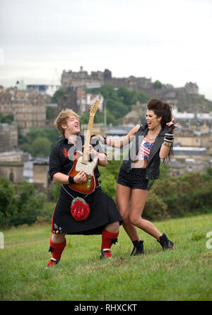 Liz McColgan, Nieve Jennings und die Red Hot Chilli Pipers fördern die Rock'n'Roll Edinburgh Halbmarathon auf Calton Hill, Edinburgh. Nick Hawryliw Stockfoto