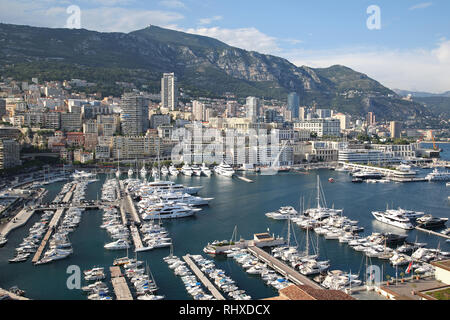 Blick auf das Fürstentum Monaco und das Mittelmeer an der französischen Riviera Stockfoto