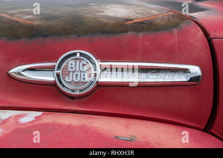 Die rosten Körper eines Ford F 800 Big Job löschfahrzeug von 1950. Elizabethtown, eine ehemalige Bergbaustadt und jetzt eine verlassene Geisterstadt hat ein Museum von ol Stockfoto