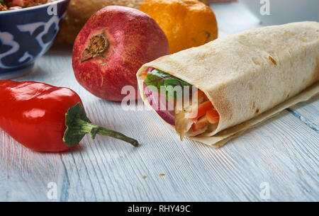 Chicken Shawarma, Afghani uisine, Zentralasien Traditionelle verschiedene Gerichte, Ansicht von oben. Stockfoto