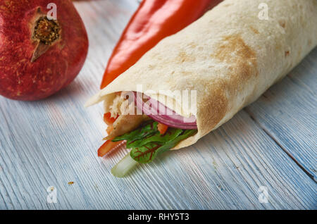 Chicken Shawarma, Afghani uisine, Zentralasien Traditionelle verschiedene Gerichte, Ansicht von oben. Stockfoto