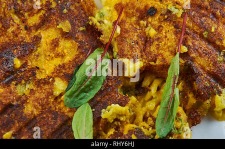 Paneer und Spinat beißt, gesunde Snacks mit Paneer Stockfoto