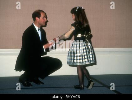 BEVERLY HILLS, Ca - Dezember 10: Prince Edward, Earl of Wessex besucht die BAFTA/LA des vierten jährlichen Brittania Award Gruß an Martin Scorsese am 10. Dezember 1993 Im Beverly Hilton Hotel in Beverly Hills, Kalifornien. Foto von Barry King/Alamy Stock Foto Stockfoto