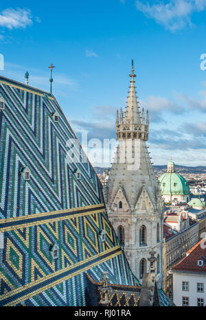 Ansicht von St. Stephen's Cathedral (Stephansdom) North Tower in Wien, Österreich. Stockfoto