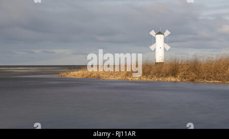 Leuchtturm in Swinemünde, einem Hafen in Polen an der Ostsee. Stockfoto