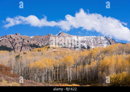 Die sneffels Bergkette im frühen Herbst gesehen aus dem letzten Dollar Straße entlang der Dallas Divide, Colorado. Stockfoto