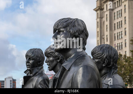 Die Beatles statue Detail, Pier Head, Liverpool, Großbritannien Stockfoto