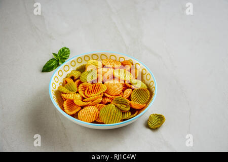 Schüssel veggie chips Nahaufnahme Stockfoto