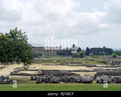 Tempel der Hera, in Paestum, Italien, langen Blick aus dem Tempel der Athena am anderen Ende der Website Stockfoto