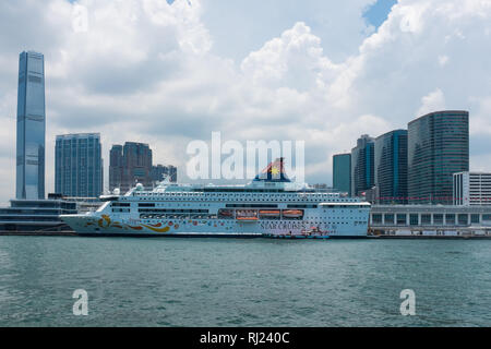 Star Cruises große Kreuzfahrtschiff Hafen City, Tsim Sha Tsui, Hong Kong angedockt Stockfoto