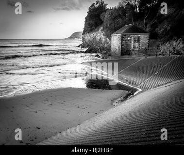 Schwarz und Weiß marine Bild von Caswell Bay, die Gower Halbinsel Stockfoto