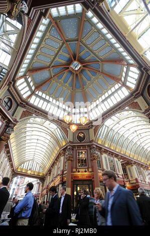 Leadenhall Market, die im Jahre 1881 durch Sir Horace Jones in City of London, London, England, Vereinigtes Königreich. 24. Oktober 2008 © wojciech Strozyk/Alam Stockfoto