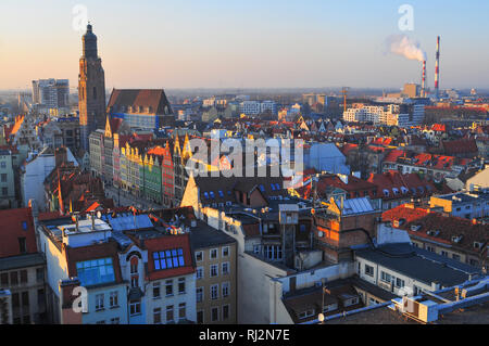 Luftaufnahme von Breslau während des Sonnenuntergangs farbenfrohe Architektur der Hauptplatz Stockfoto