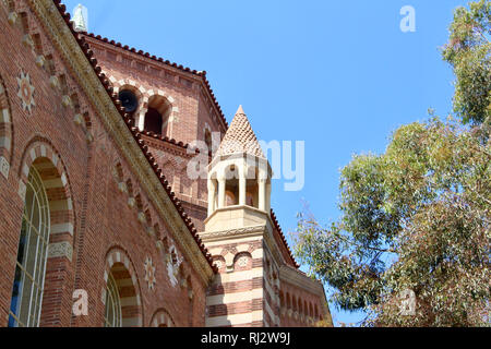 Los Angeles, Kalifornien, USA. 27. Juli, 2017. Powell Bibliothek auf dem Campus der Universität von Kalifornien, Los Angeles (UCLA). Stockfoto